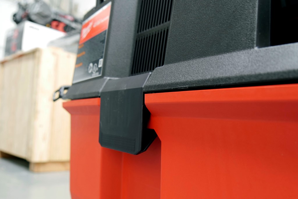 milwaukee m18 cordless wet/dry vacuum handles