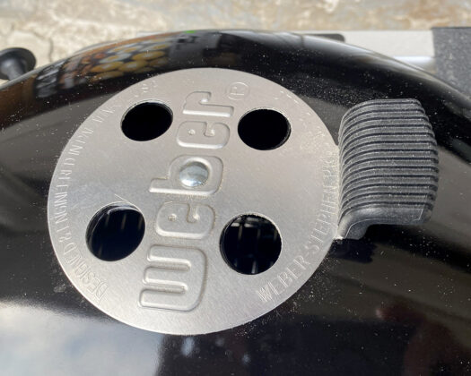 Grill vent on the top lid of the Weber 22 in. Performer Deluxe